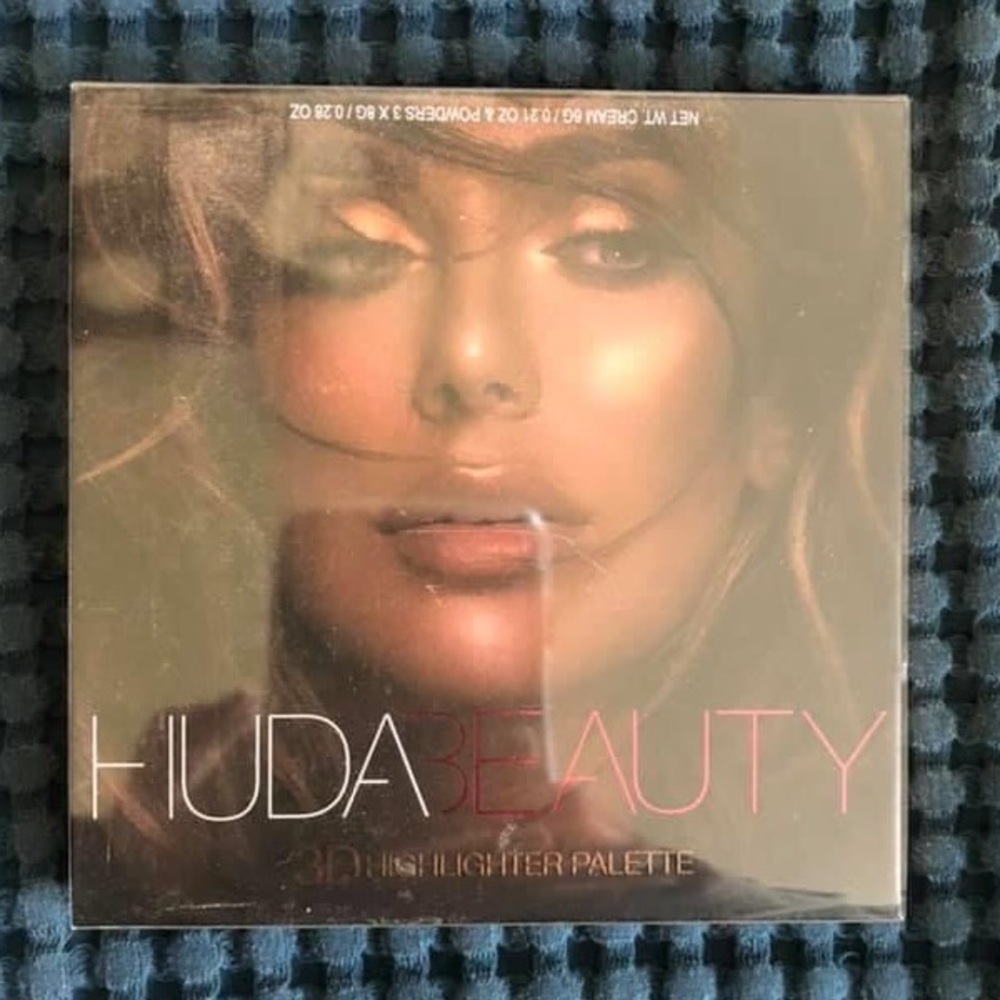 NWOT Huda Beauty Highlighter Pallet